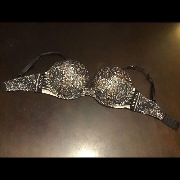 NWT Victoria’s Secret Lace Push Up Bra 34DD - Picture 1 of 5